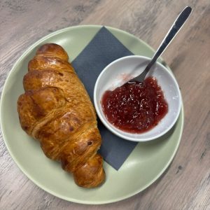 Croissant med Bringebærsyltetøy