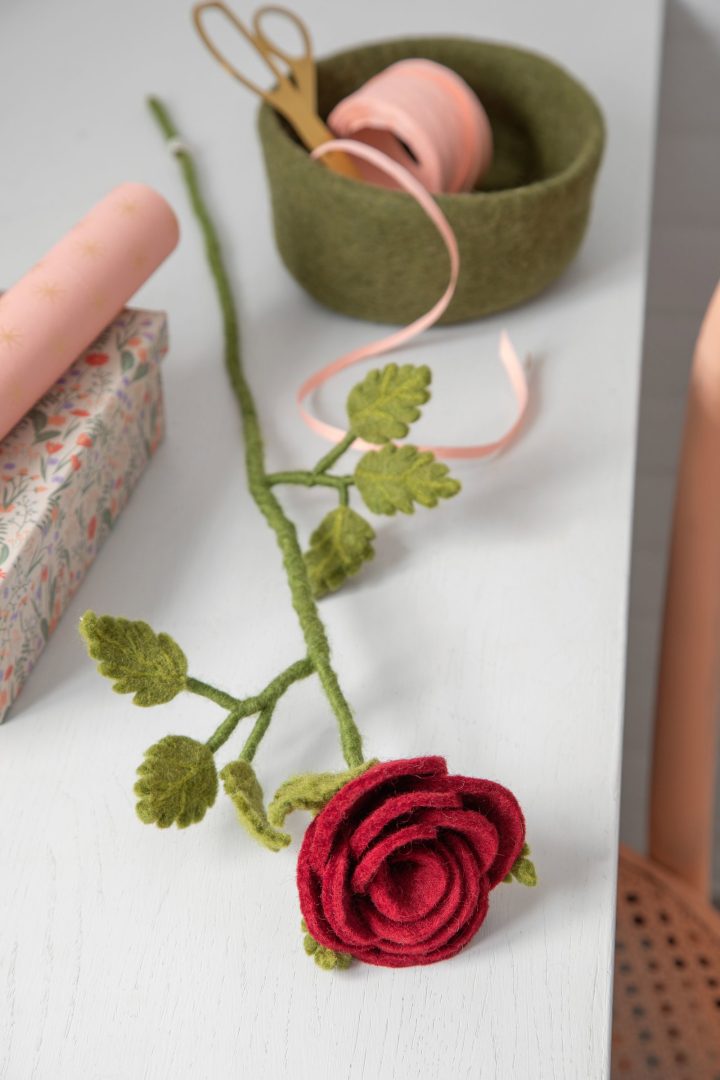 Lang rød rose – 60 cm